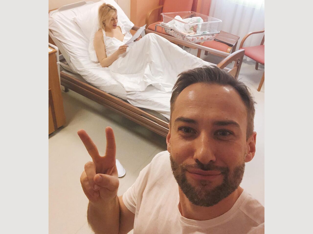 Дмитрий Шепелев опубликовал снимки возлюбленной из больницы: ТВ и радио:  Интернет и СМИ: Lenta.ru