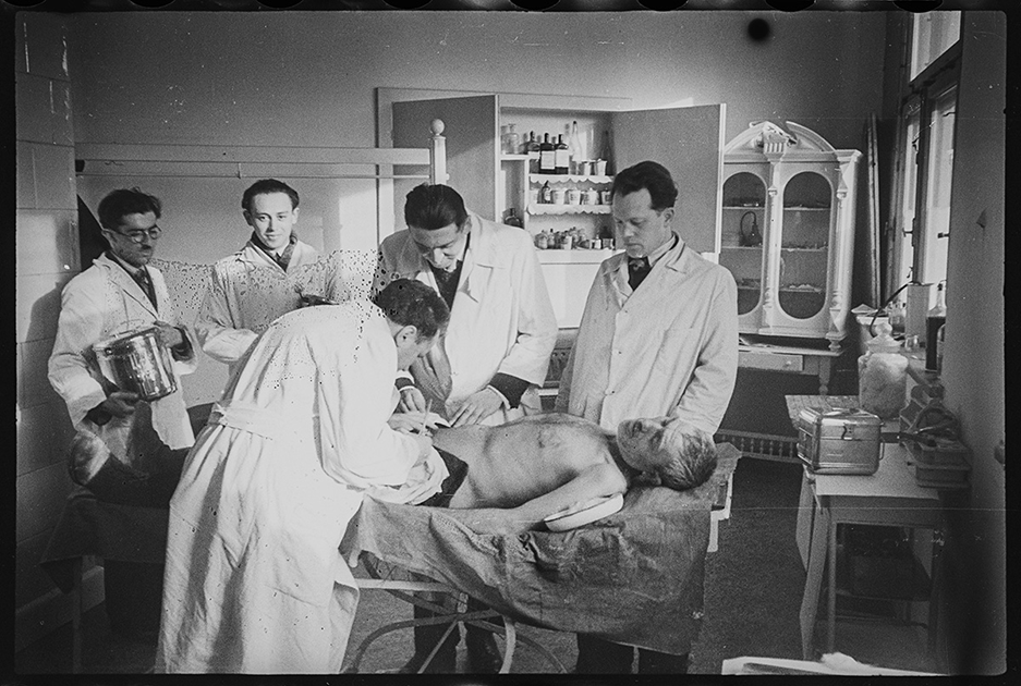 В больнице. Ботошани, Румыния. Апрель 1944 года.

