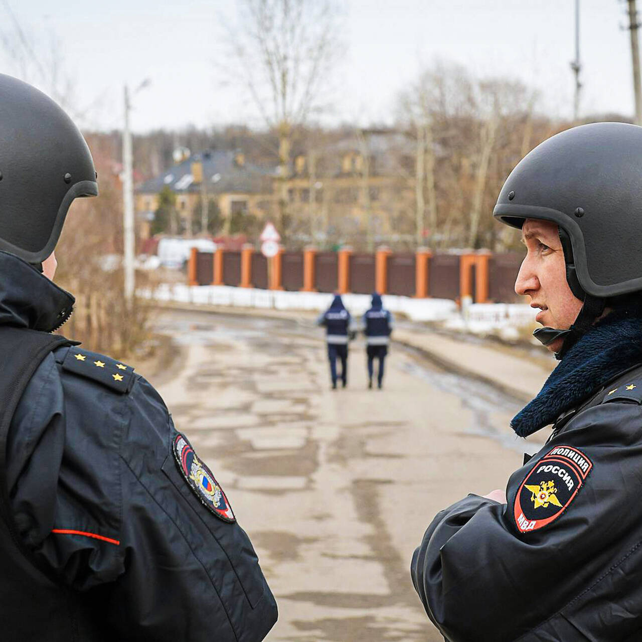 В Мытищах спецназ взял штурмом коттедж Его хозяин отбивался от силовиков 12  часов и погиб после обстрела из гранатомета: Криминал: Силовые структуры:  Lenta.ru