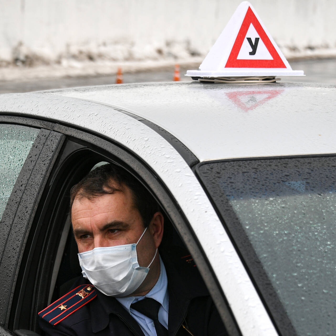 Во время экзамена на права разрешат использовать машины автошкол и ГИБДД:  Общество: Россия: Lenta.ru