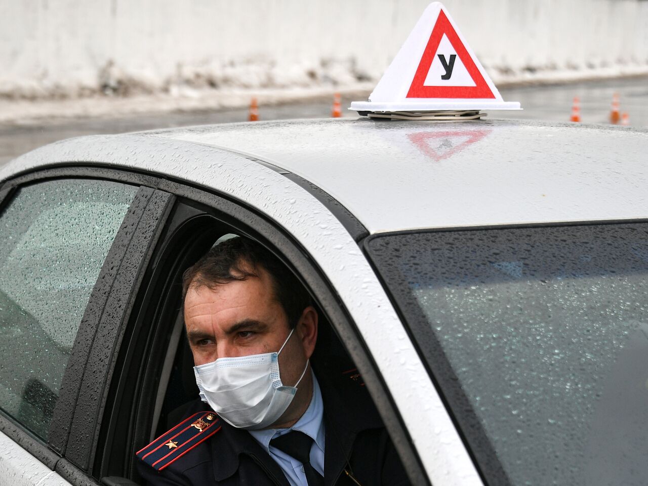 Во время экзамена на права разрешат использовать машины автошкол и ГИБДД:  Общество: Россия: Lenta.ru