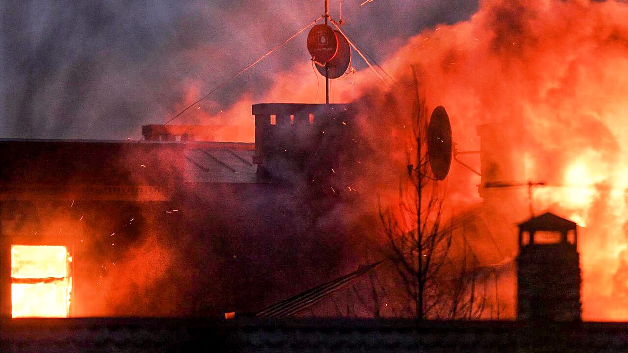 «Там шел настоящий бой» Россиянин 12 часов отстреливался от спецназа  Росгвардии и ФСБ. Что известно о мытищинском стрелке?: Криминал: Силовые  структуры: Lenta.ru