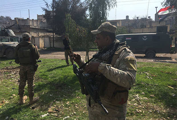Иракские военные во время боев за Мосул