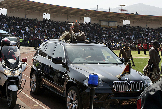 Король Свазиленда на празднике в честь дня своего рождения и 40-летия независимости страны, 2008 год