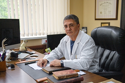 Доктор Мяcников назвал основные показания к вакцинации от COVID-19