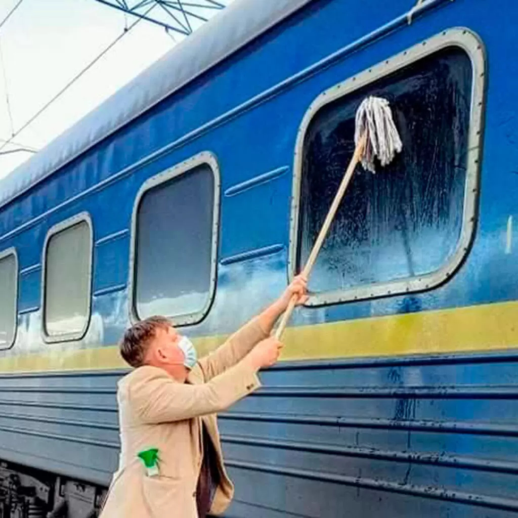 Украинская проводница раскритиковала состояние поездов в стране и свою зарплату: Мнения: Путешествия: Lenta.ru