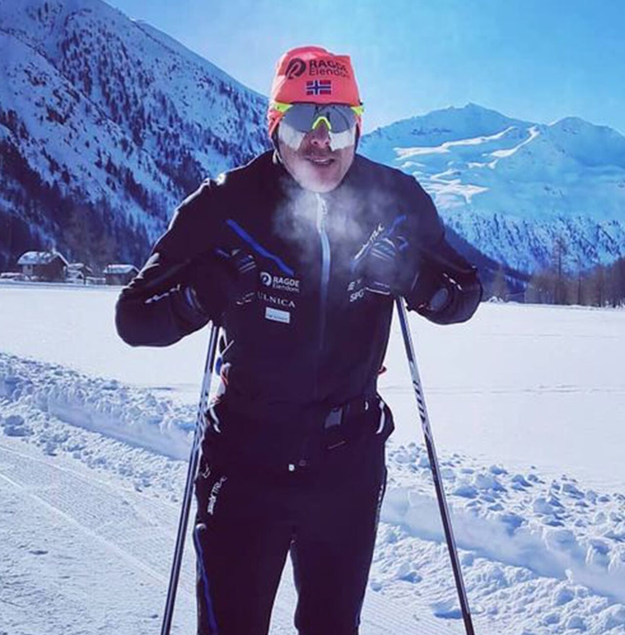 Лыжников 36. Андерс Окланд лыжник. Мировой рекорд 2 км на лыжах. Симен Эстенсен.