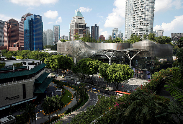 Улица Орчард-роуд, на которой расположены аутлеты, универмаги, элитные бутики и роскошные отели, Сингапур, 2016 год