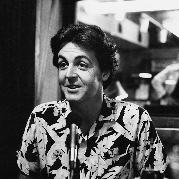 Пол Маккартни в гавайке, 1984 год