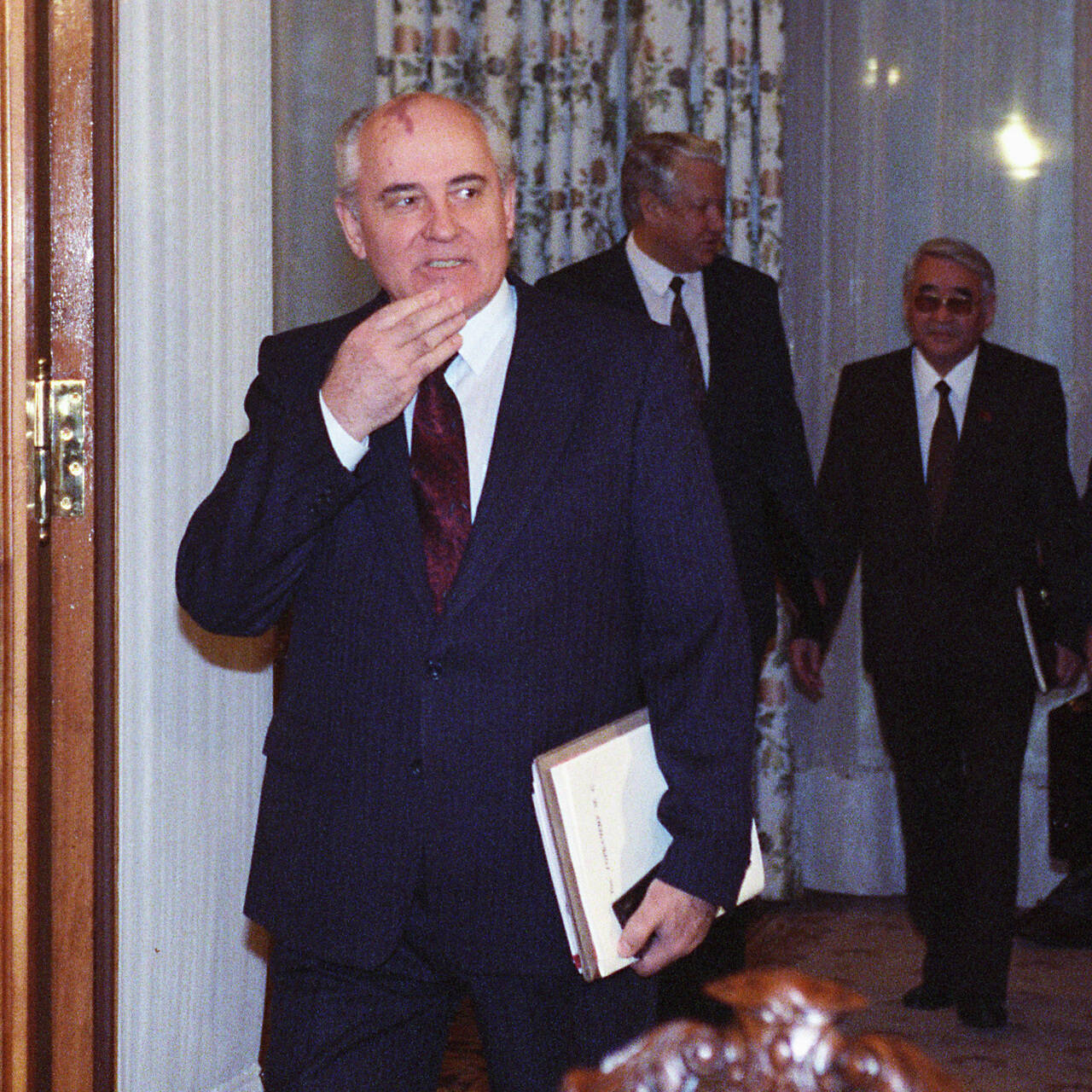 Как Леонид Кравчук спорил с Горбачевым, развалил СССР, а в конце прослезился