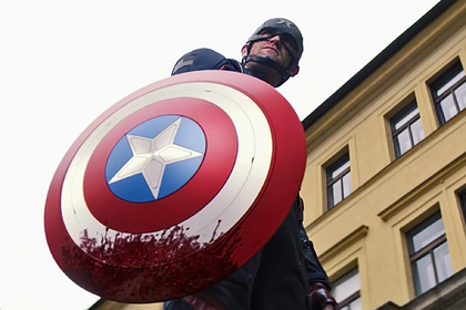 Спасибо, кэп Супергерои-убийцы, расизм и мигранты: зачем новый сериал Marvel ударился в политику