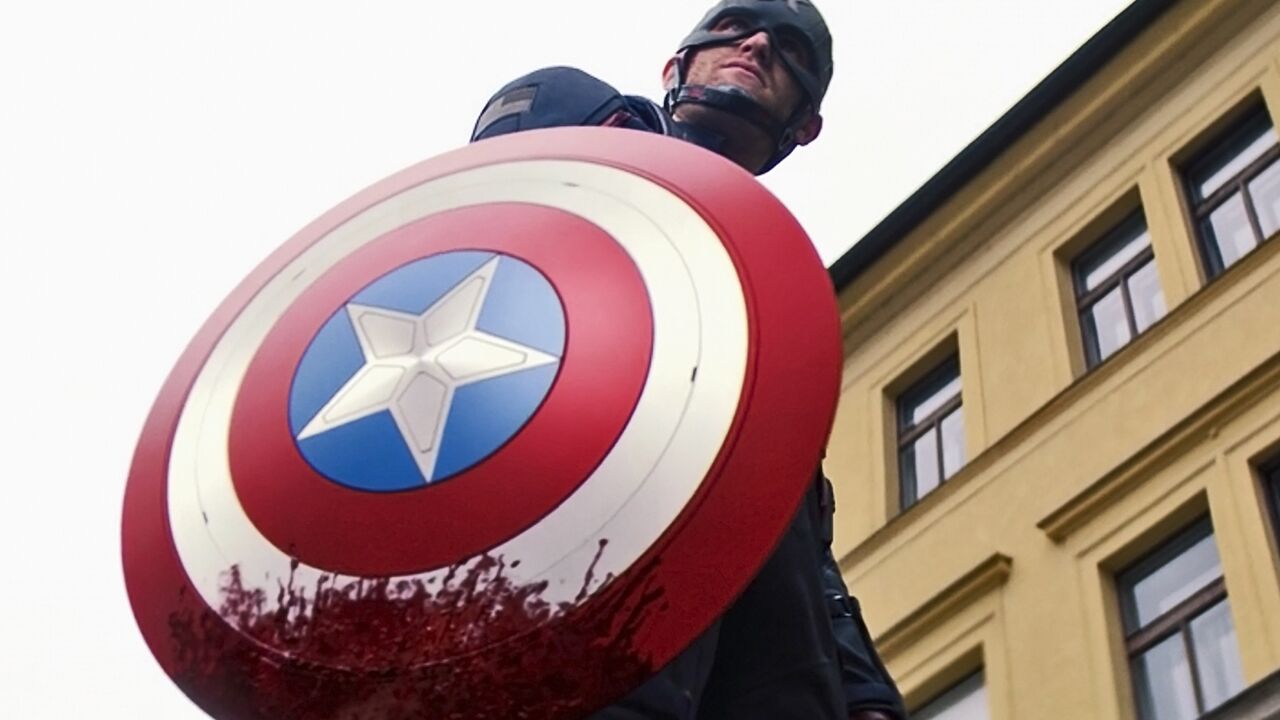 Спасибо, кэп Супергерои-убийцы, расизм и мигранты: зачем новый сериал  Marvel ударился в политику: Кино: Культура: Lenta.ru