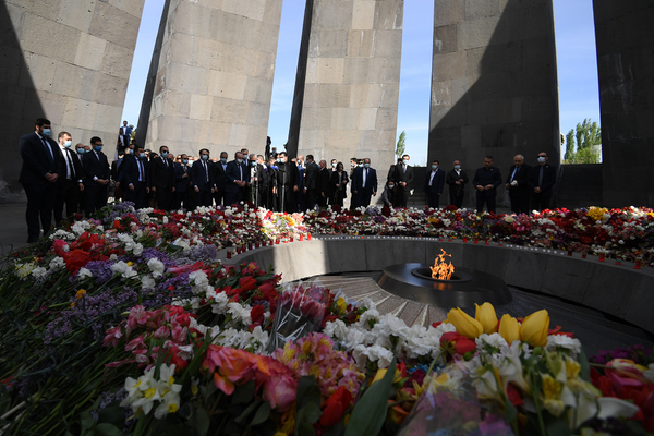 Мемориальный комплекс «Цицернакаберд» в Ереване