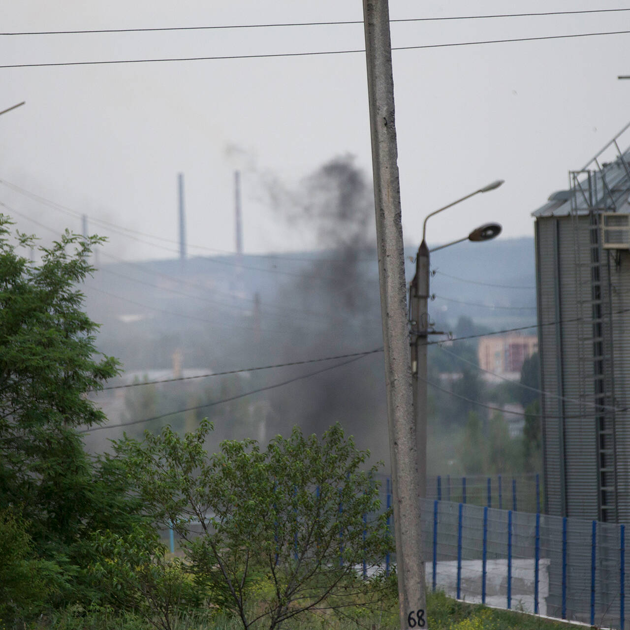 Гуково обстрел украины. Село Красновка Украина обстрел. Леруа на Украине разбомбили.