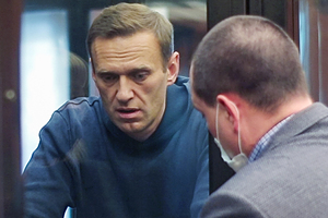На Навального завели новое уголовное дело. Его штабы объявили о роспуске, их могут признать экстремистскими