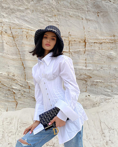Видеоблогер Дина Саева в вещах бренда Dior