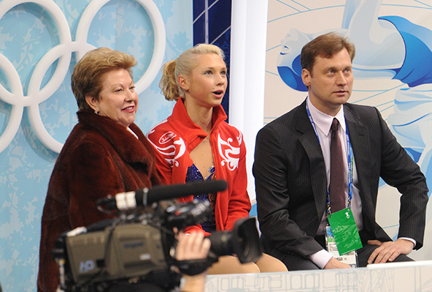 Слева направо: Лариса Селезнева, Ксения Макарова, Олег Макаров