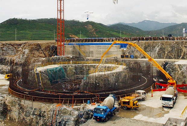 Строительство реактора в КНДР при помощи КЕДО, 2002 год