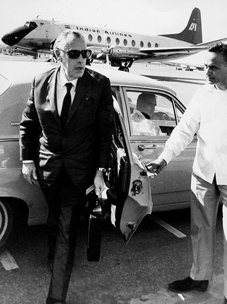 Муж Фурцевой, дипломат Николай Фирюбин, прибывает в аэропорт Палам, Нью-Дели, 22 октября 1971 года