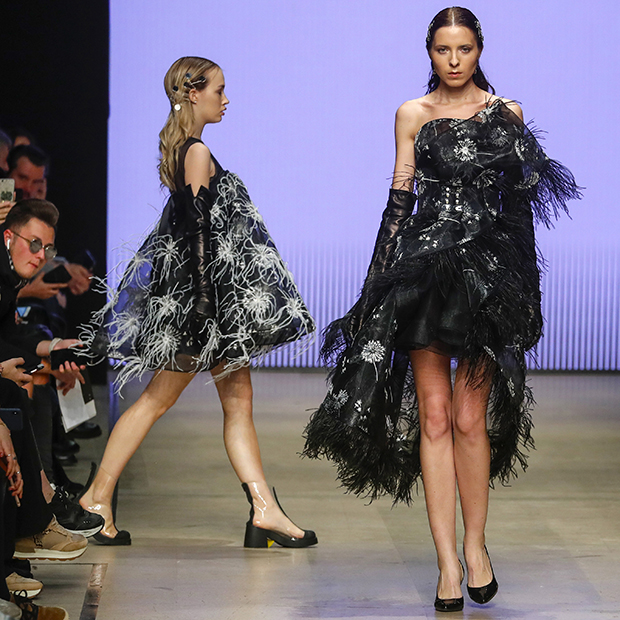 Модели демонстрируют платья дизайнера Светланы Евстигнеевой в рамках Mercedes-Benz Fashion Week Russia, апрель 2019 года