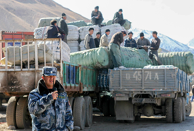 Киргизско-китайский пограничный переход в Иркештаме