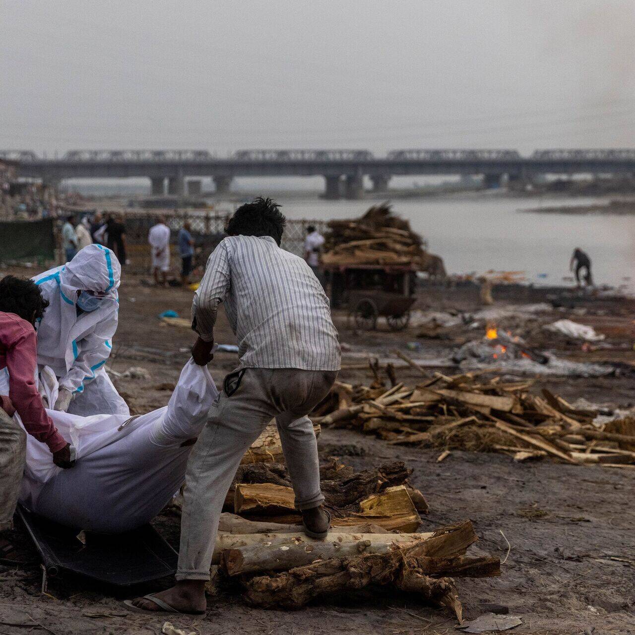 Ужасы Индии: шокирующие фото священной реки Ганг