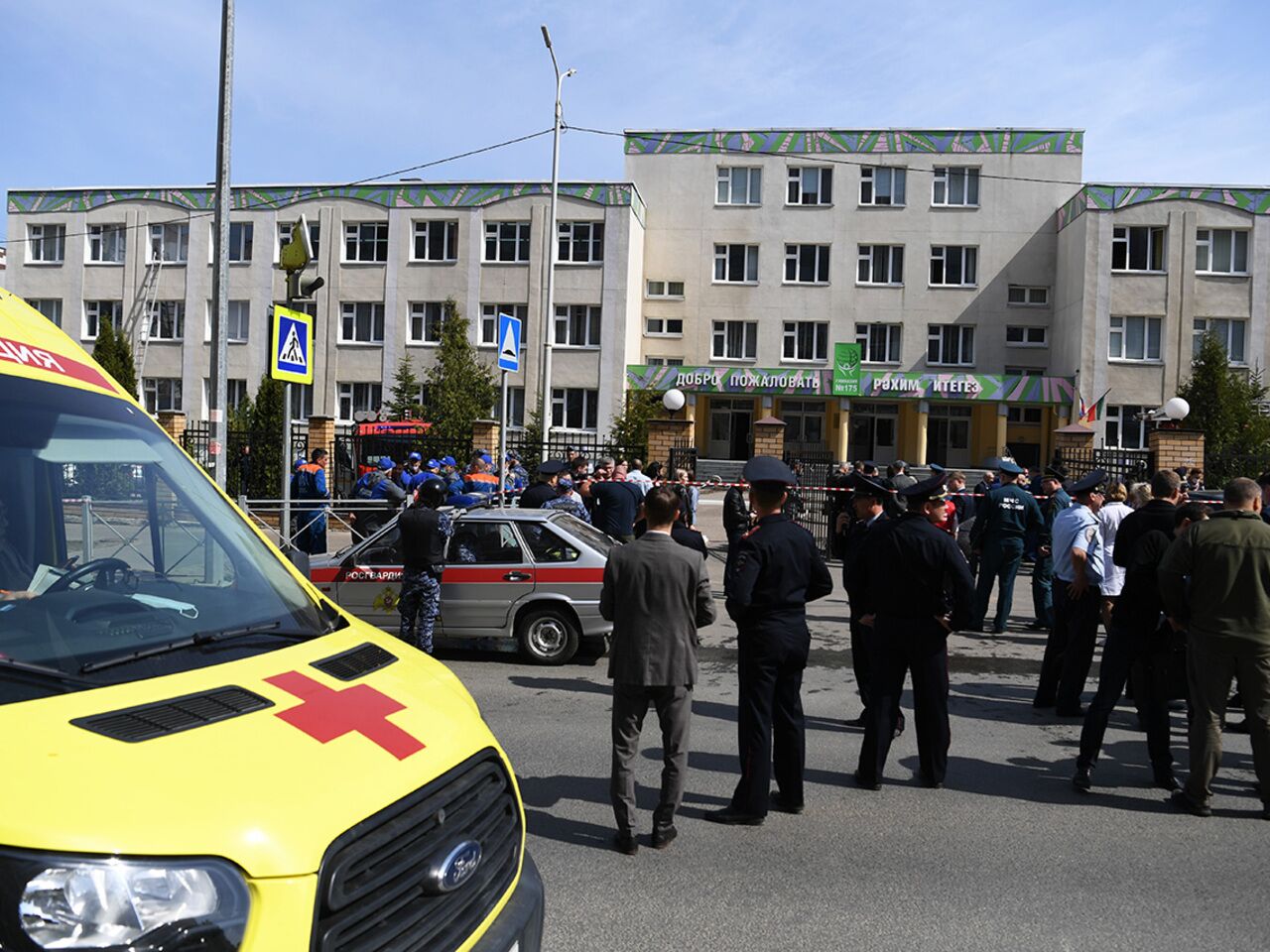 На казанскую школу совершили нападение. Погибли девять человек. Нападавший  задержан: Криминал: Силовые структуры: Lenta.ru