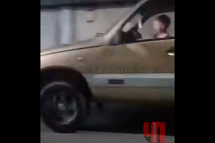 На скоростной трассе в Сочи ребенок за рулем попал на видео