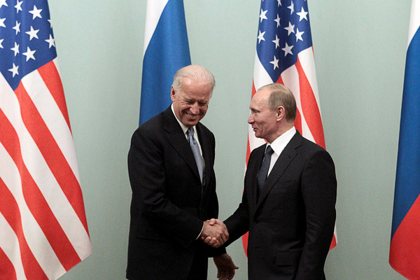 Владимир Путин и Джо Байден, 2011 год 