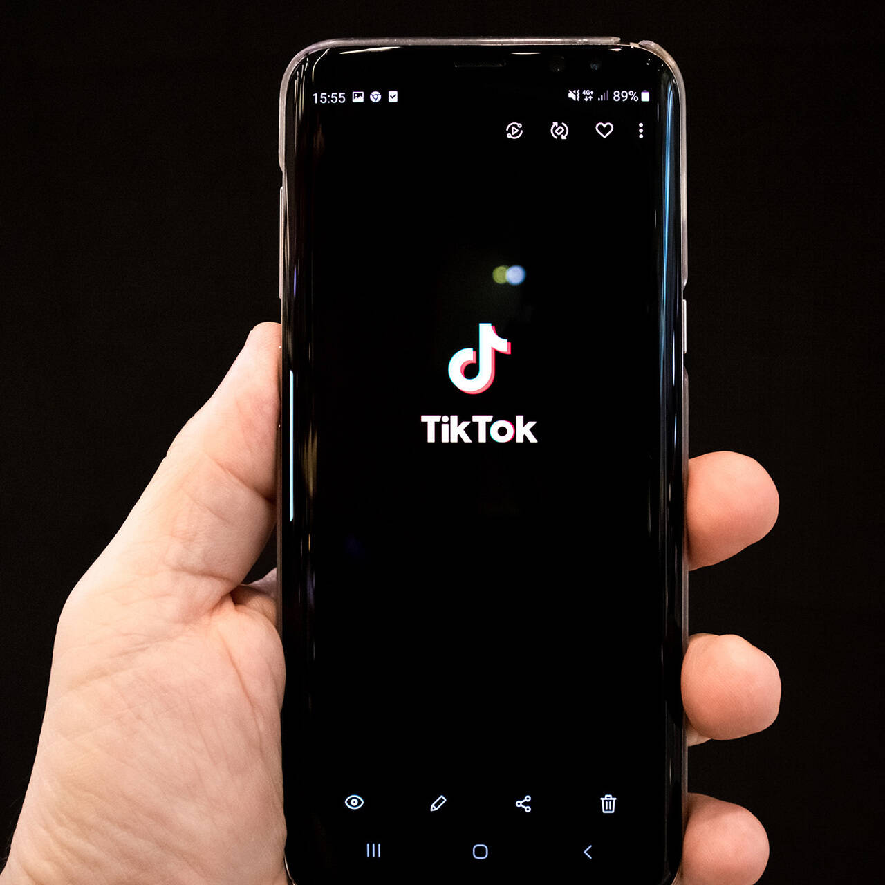 Мужчина в 40 лет увлекся TikTok и поссорился с женой: Интернет: Интернет и  СМИ: Lenta.ru