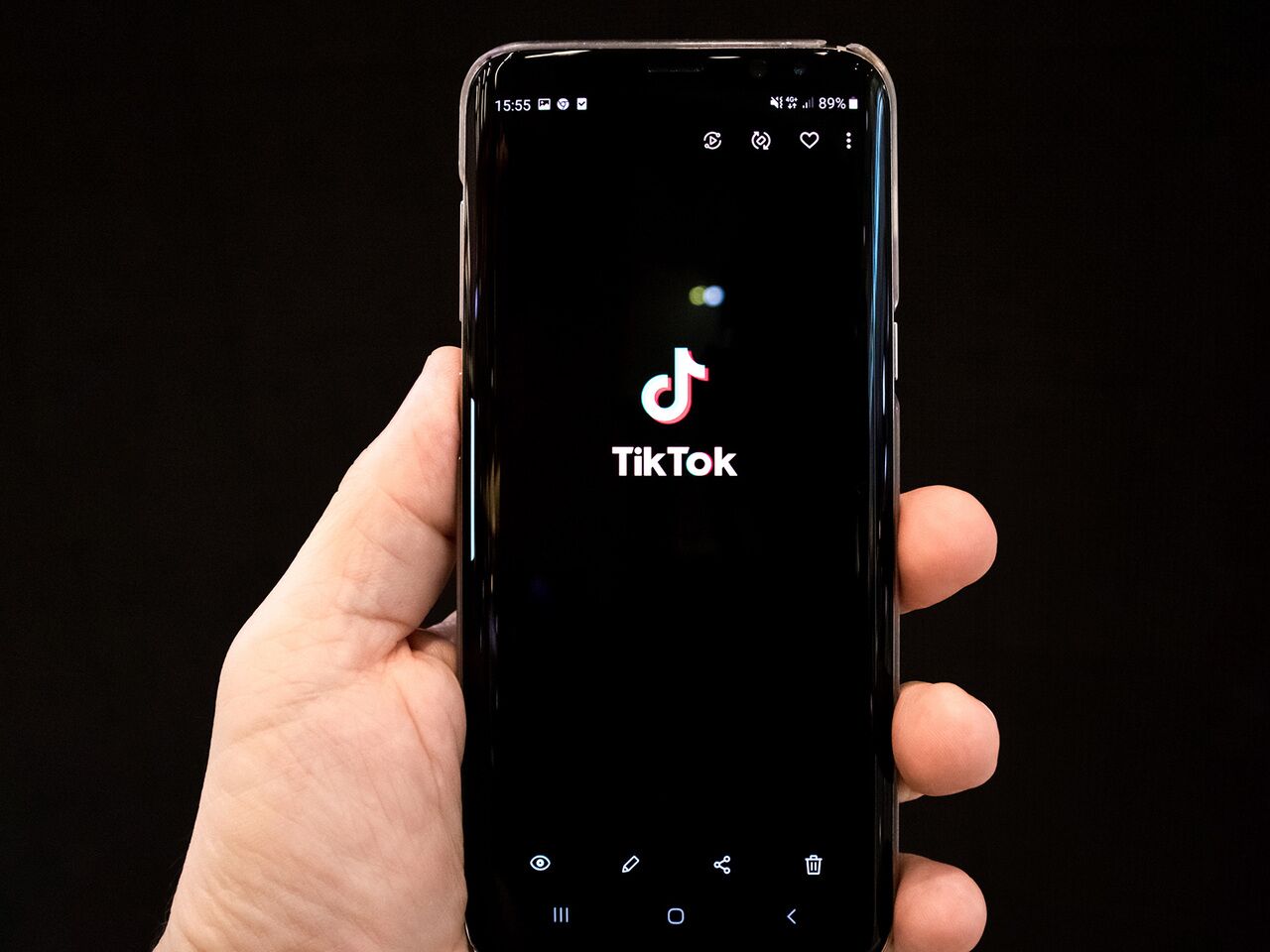 Мужчина в 40 лет увлекся TikTok и поссорился с женой: Интернет: Интернет и  СМИ: Lenta.ru