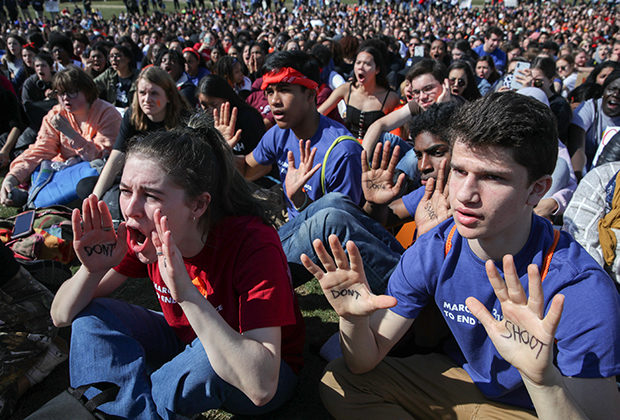 Студенты выступают за законы о контроле над оружием в Вашингтоне