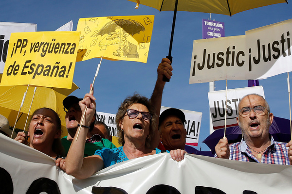 Испанцы требуют справедливости по делу Мариано Рахоя
