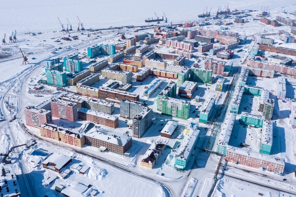 Портовый город Дудинка (арктический порт федерального значения на трассе Северного морского пути)