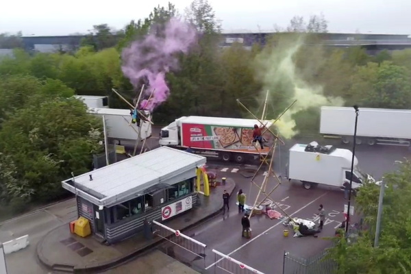 Активисты заблокировали распределительный центр McDonald's в Хартфордшире