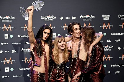 Победитель „Евровидения“ порвал штаны на сцене и попал на видео