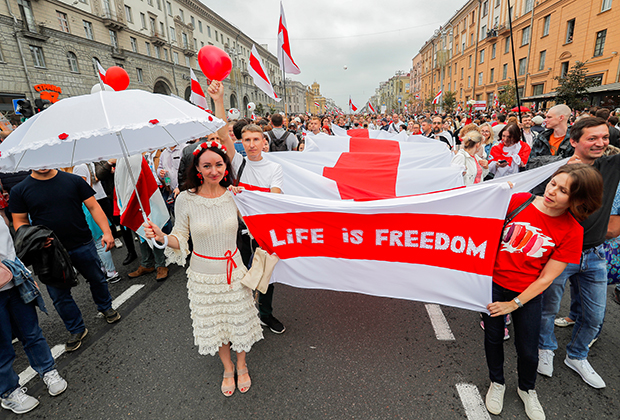 Демонстрация оппозиции в знак протеста против результатов президентских выборов в Минске в августе 2020 года