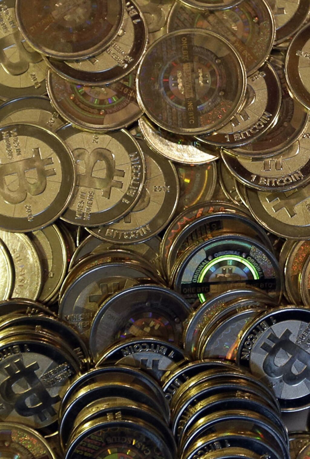 Bitcoin risolleva la testa e torna sopra i dollari
