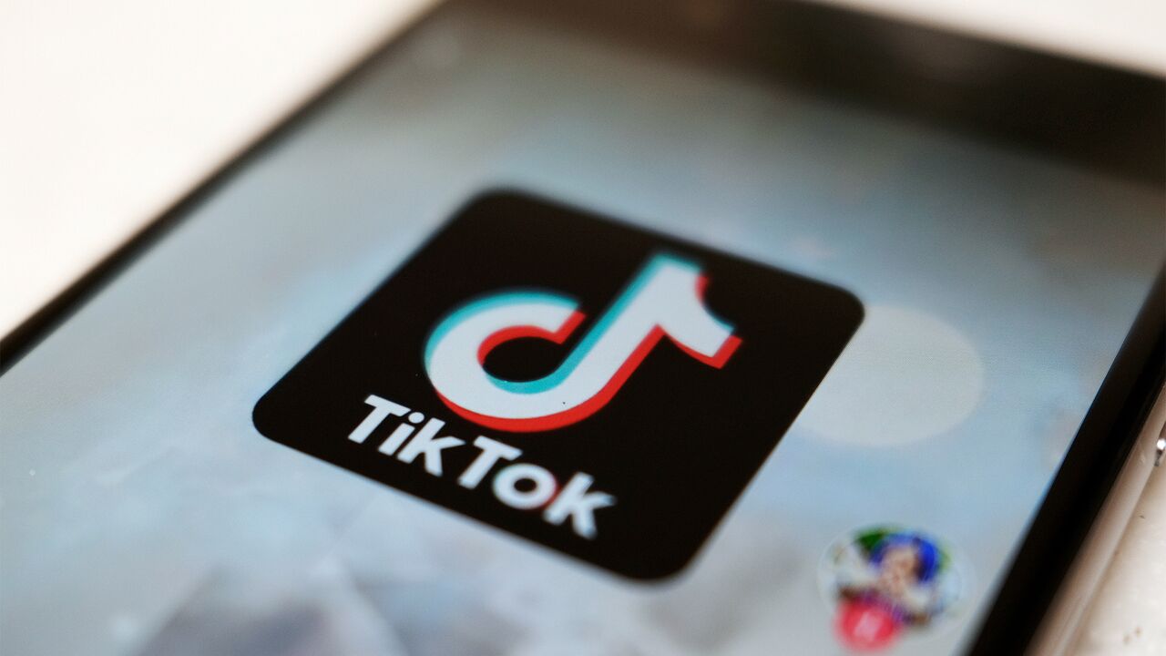 Школьницу заманили на съемки видео для TikTok и изнасиловали: Интернет:  Интернет и СМИ: Lenta.ru