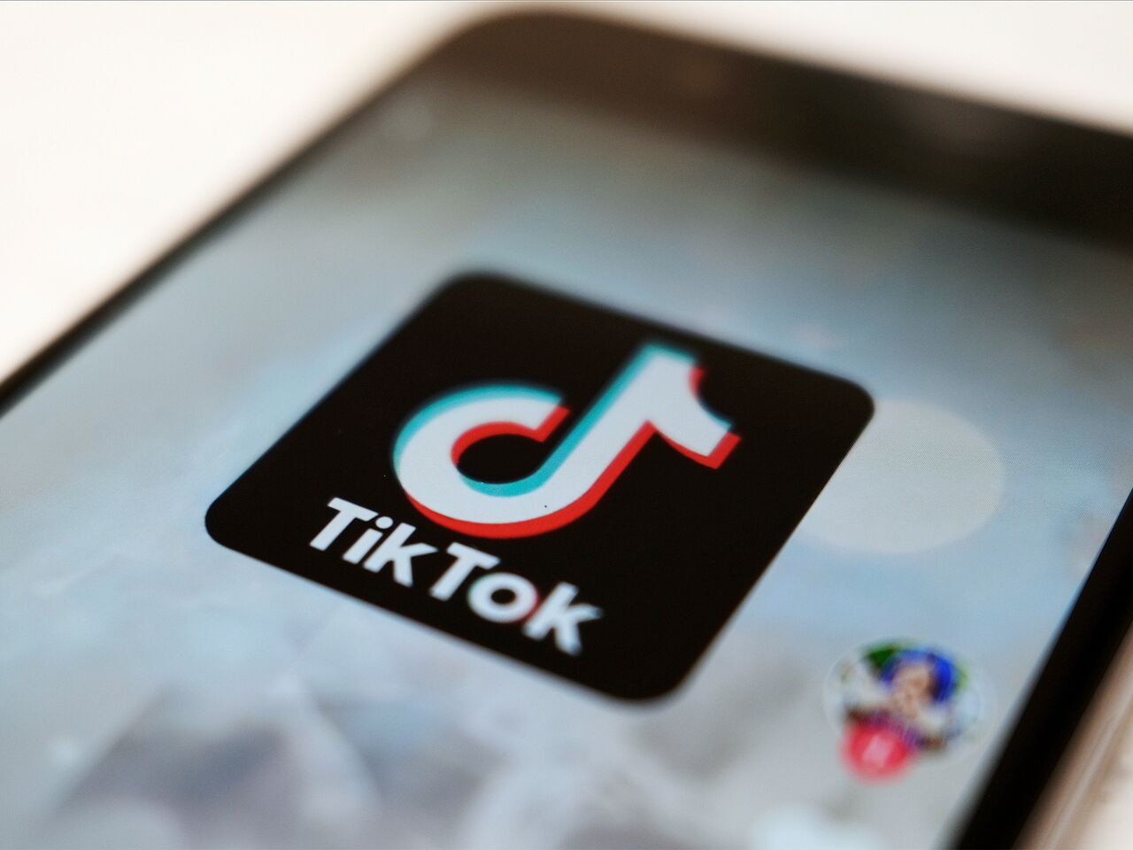 Школьницу заманили на съемки видео для TikTok и изнасиловали: Интернет:  Интернет и СМИ: Lenta.ru