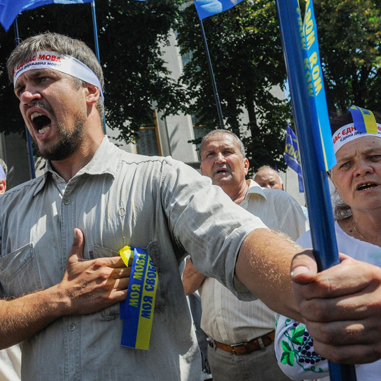 Триумф патриотизма. На Украине отказались считать русских коренным народом.  Чем ответит Россия? : Украина: Бывший СССР: Lenta.ru