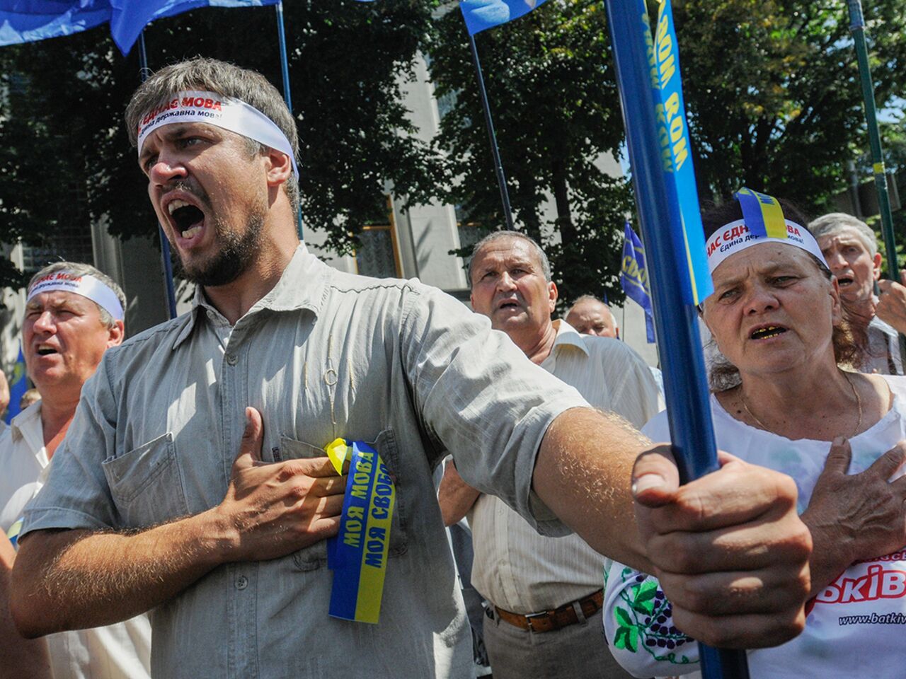 Триумф патриотизма. На Украине отказались считать русских коренным народом.  Чем ответит Россия? : Украина: Бывший СССР: Lenta.ru