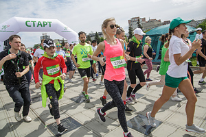 «Бег — это заразно!» Как тысячи россиян пробежали самый массовый в стране марафон