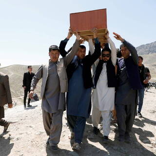 Похороны жертв боевиков в Кабуле
