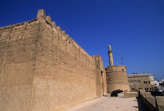 Национальный музей Дубая расположен в крепости Аль-Фахиди, построенной в 1800 году