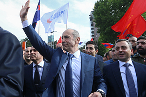 Российский вектор. Почему бывший президент Армении Роберт Кочарян остается самым популярным политиком страны?