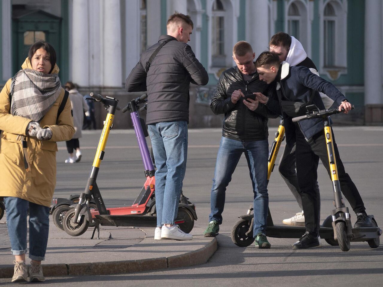 Власти уточнили запрет электросамокатов в Петербурге: Общество: Россия:  Lenta.ru