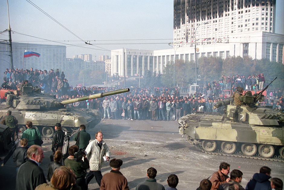  Танки у здания Верховного Совета РФ в октябре 1993 года
