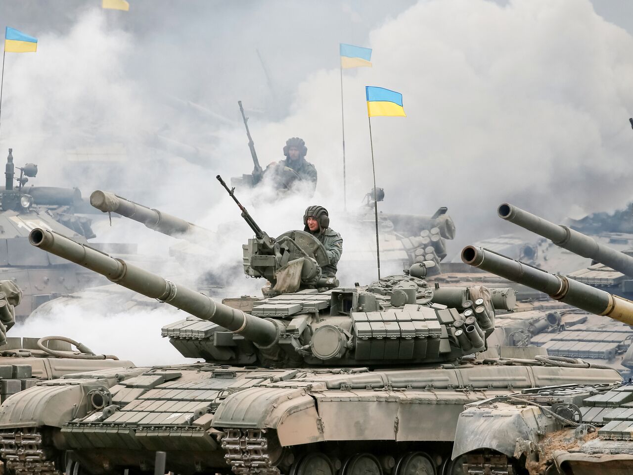 Украина стянула танки к линии разграничения в Донбассе: Украина: Бывший  СССР: Lenta.ru