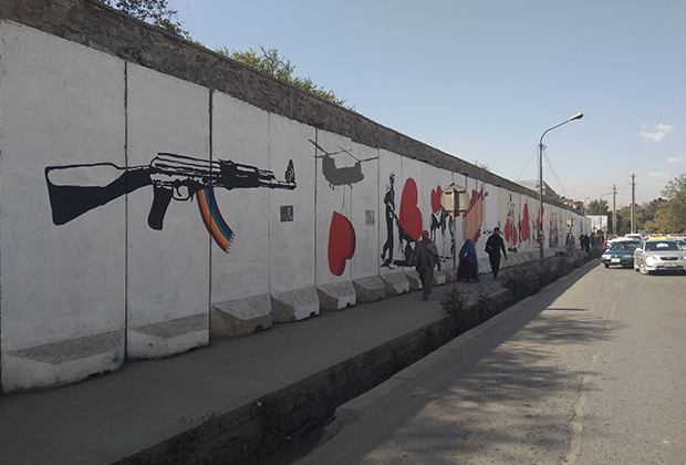 Граффити в районе Вазир-Акбар-хан